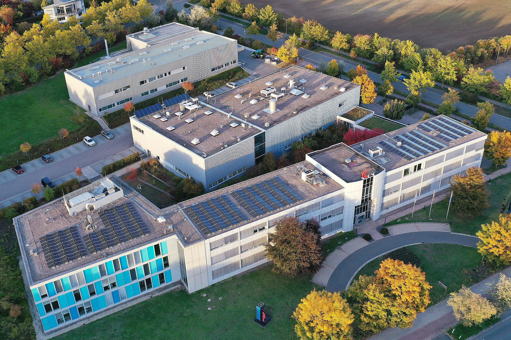 EURO COSMETICS Magazine • After 32 years of service, Managing Director Reinhard Böber leaves Glatt Ingenieurtechnik GmbH to retire • Euro Cosmetics • Euro Cosmetics