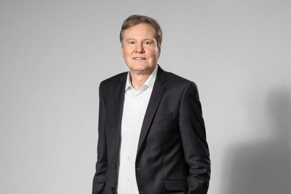 EURO COSMETICS Magazine • Dr Jean-Yves Parisot assumes CEO position from Dr Heinz-Jürgen Bertram • Euro Cosmetics • Euro Cosmetics