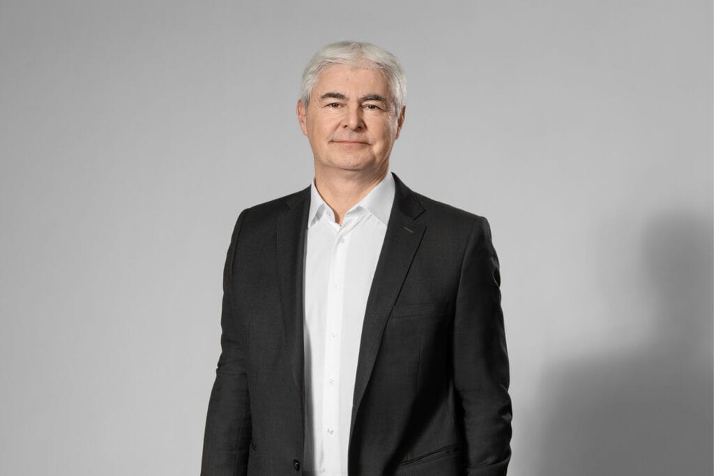 EURO COSMETICS Magazine • Dr Jean-Yves Parisot assumes CEO position from Dr Heinz-Jürgen Bertram • Euro Cosmetics • Euro Cosmetics